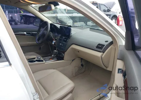 2009 Mercedes-Benz C 300 Luxury 4Matic/Sport 4Matic from USA, damaged, VIN WDDGF81X29R069732